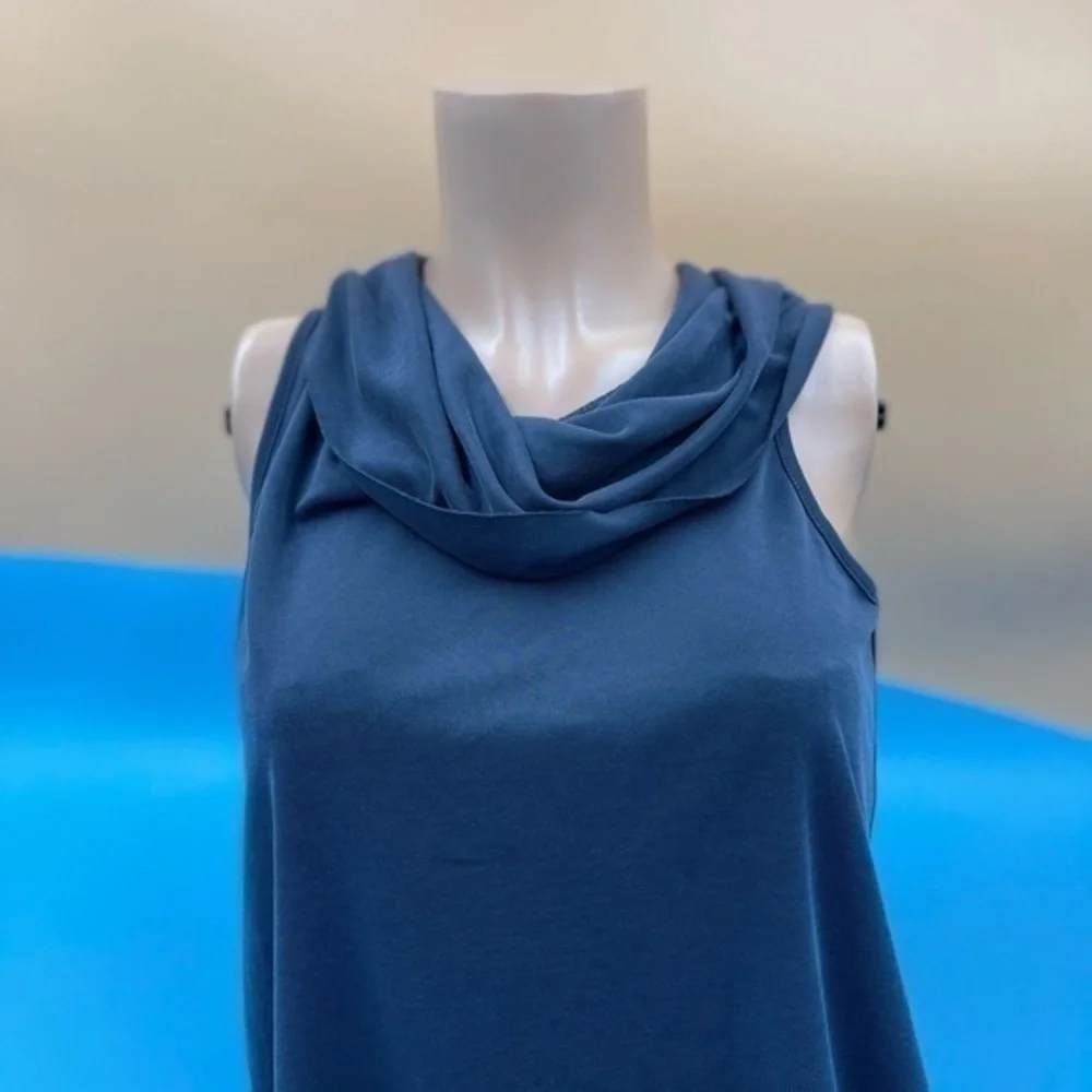 LE LIS Top - Picture 2 of 4